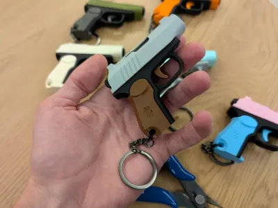 Porte-clés anti-stress pistolet Makarov PM – Jouet à action coulissante